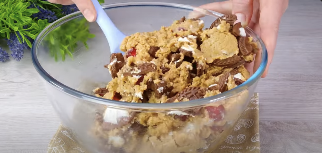 Desert od keksa s koktel višnjama, Oreo keksima i čokoladnom glazurom - BEZ PEČENJA!