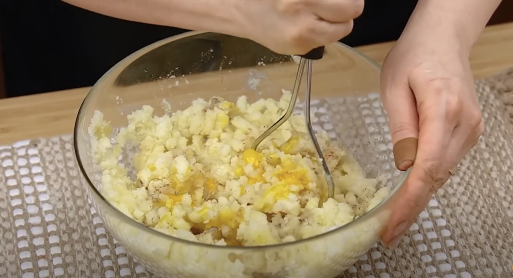 Ukusni krumpir s maslacem s krušnim mrvicama: njemačka tradicionalna delicija!