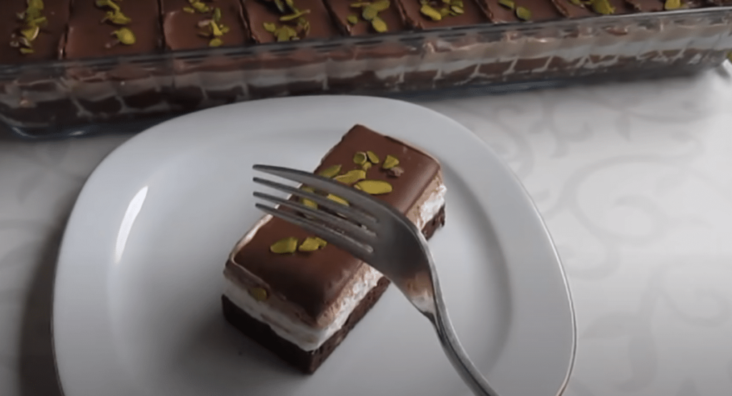 pahuljasti čokoladni desert poput slastičara - vrlo je ukusan