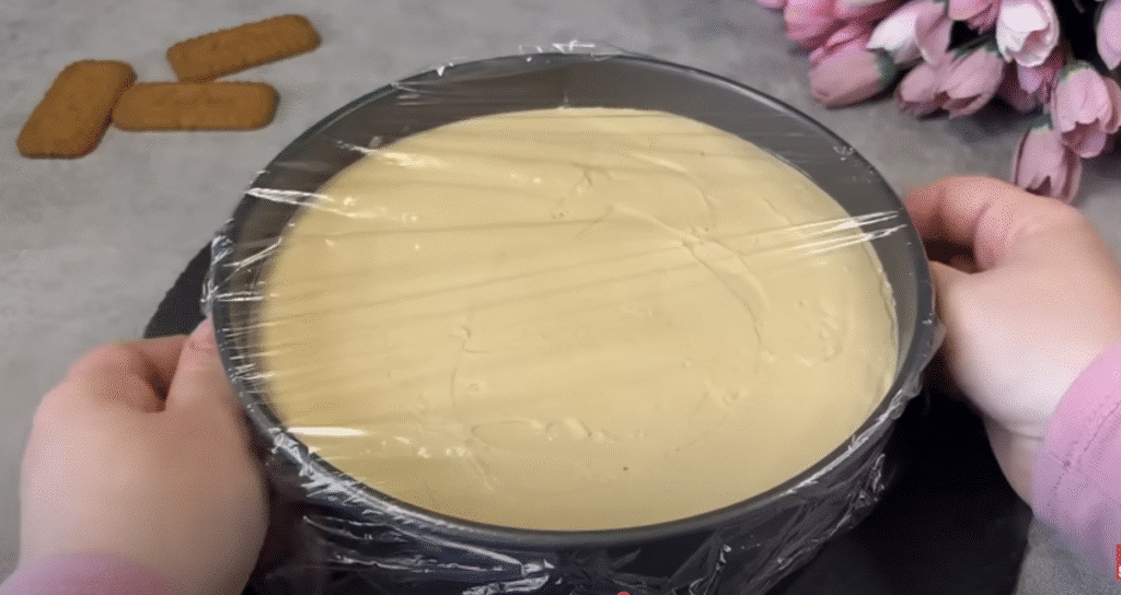 Unbked Lotus Biscoff Cheesecake s sirom od sira -Lotus krema - jednostavna i jednostavna priprema!