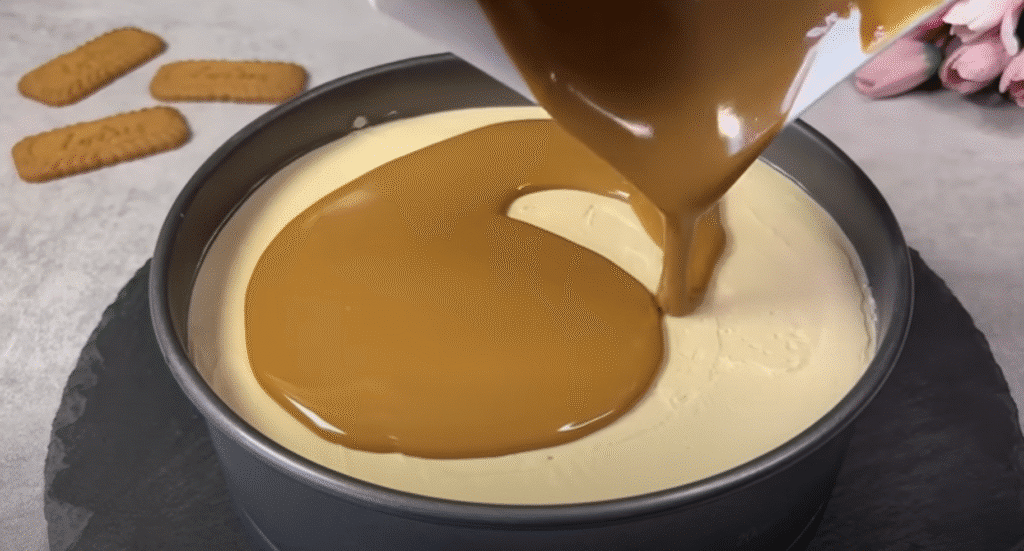 Unbked Lotus Biscoff Cheesecake s sirom od sira -Lotus krema - jednostavna i jednostavna priprema!