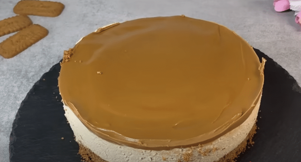 Unbked Lotus Biscoff Cheesecake s sirom od sira -Lotus krema - jednostavna i jednostavna priprema!