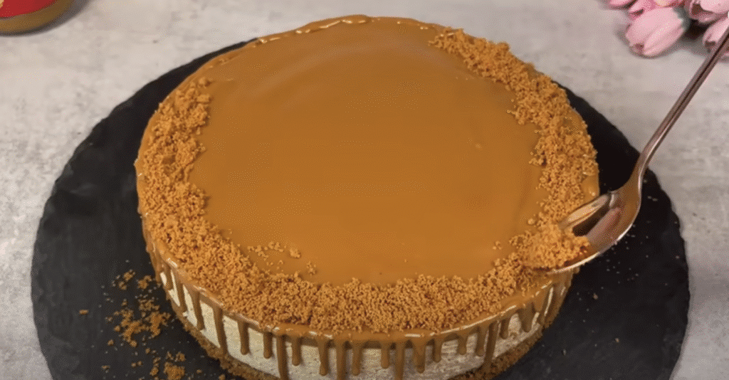 Unbked Lotus Biscoff Cheesecake s sirom od sira -Lotus krema - jednostavna i jednostavna priprema!