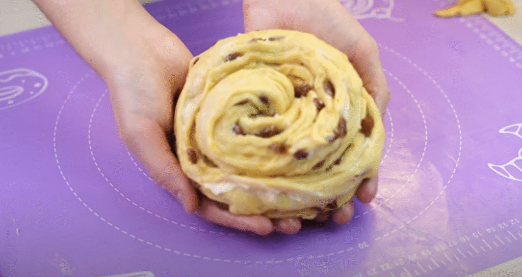 Torta od maslaca s grožđicama i narančastim aromom - miris Kraffin koji će vam se svidjeti