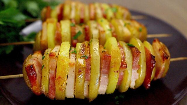 Pečeni krumpir-lunin skewers-chririspy dobrota iz pećnice Pečeni krumpir-lunin skewers-chririspy dobrota iz pećnice