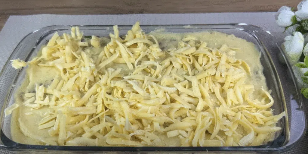 Pečeni krumpir s mljevenom mesom, biljkom i kore od sira