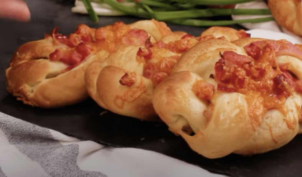 Recept za domaće peciva s slaninom i sirom