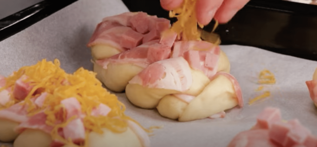 Recept za domaće peciva s slaninom i sirom