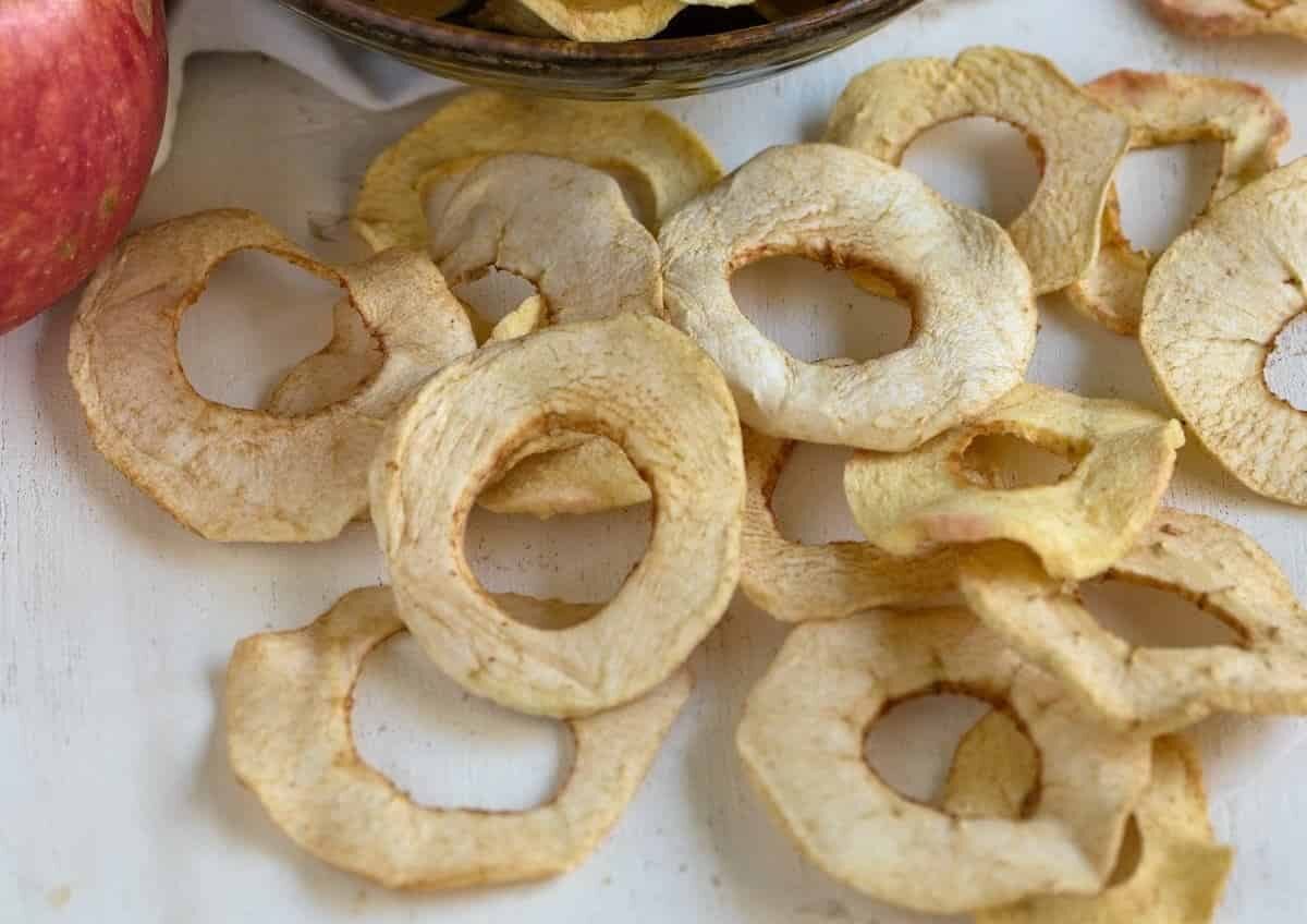 Suhe -kaše od jabuka: zdravi domaći čips bez šećera