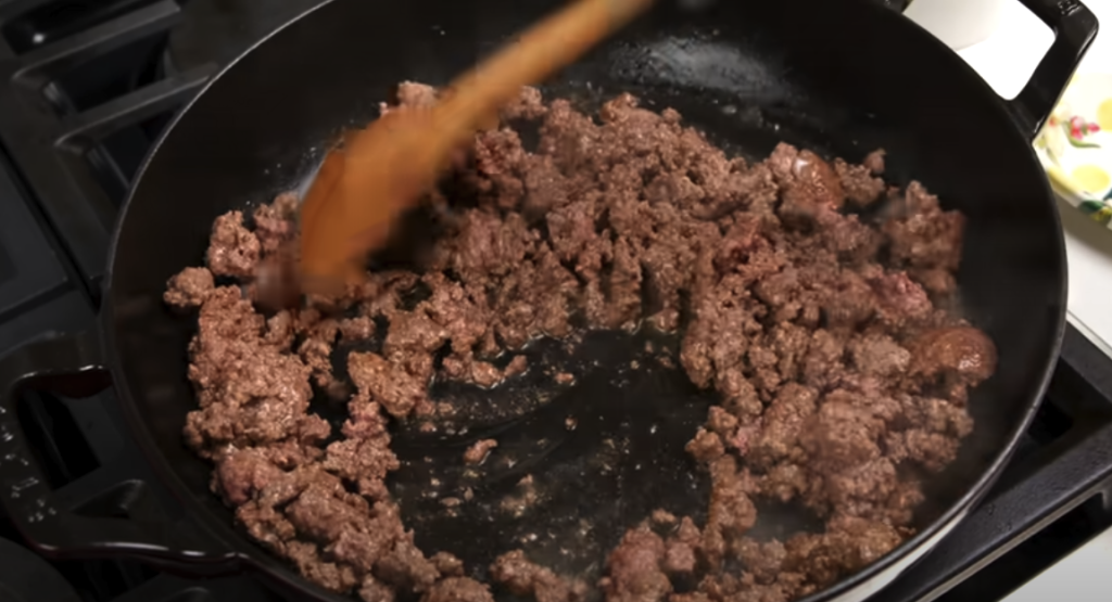 Kremasta penne s mljevenom govedinom i mocarelom - brz, bogat i savršeno ukusan recept iz jedne tave