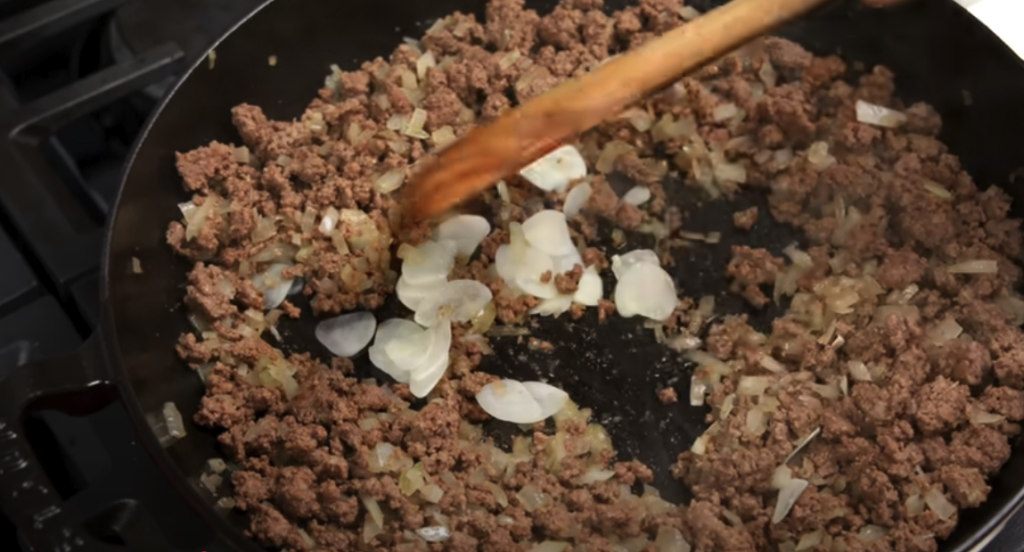 Kremasta penne s mljevenom govedinom i mocarelom - brz, bogat i savršeno ukusan recept iz jedne tave