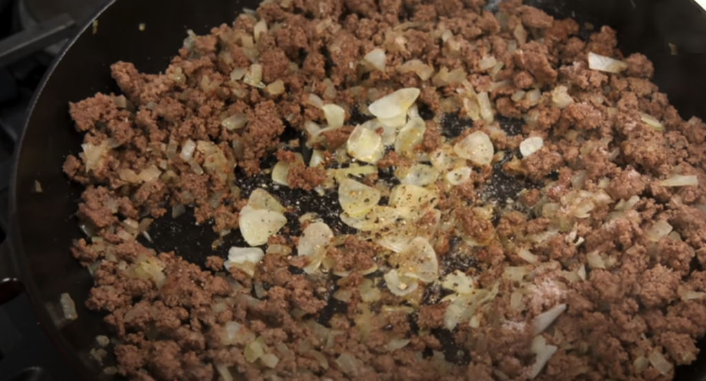 Kremasta penne s mljevenom govedinom i mocarelom - brz, bogat i savršeno ukusan recept iz jedne tave