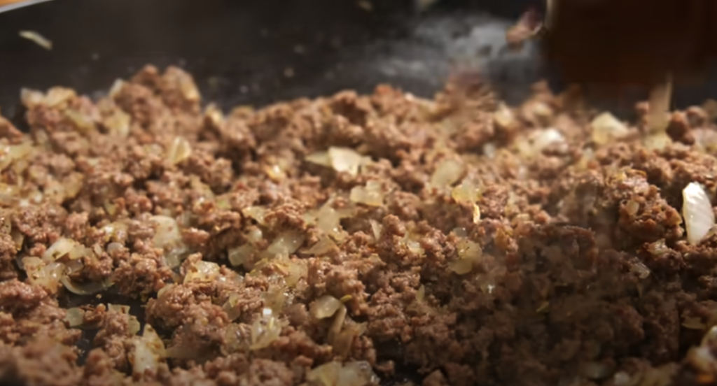 Kremasta penne s mljevenom govedinom i mocarelom - brz, bogat i savršeno ukusan recept iz jedne tave