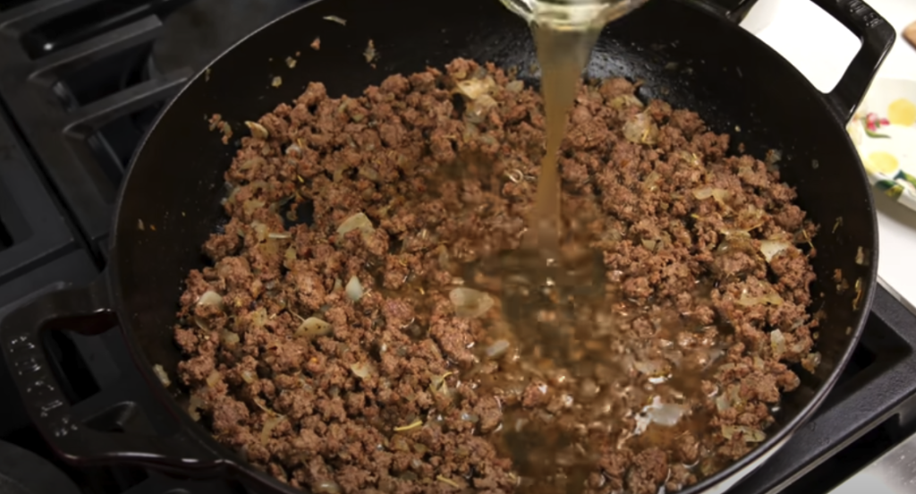 Kremasta penne s mljevenom govedinom i mocarelom - brz, bogat i savršeno ukusan recept iz jedne tave