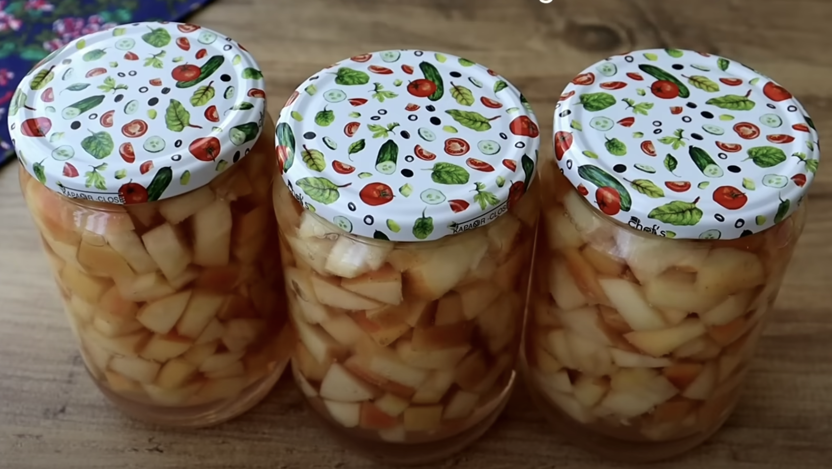 Apple kompot prema baki: Jednostavan način s limunom, klinčićima i mirisom cimeta