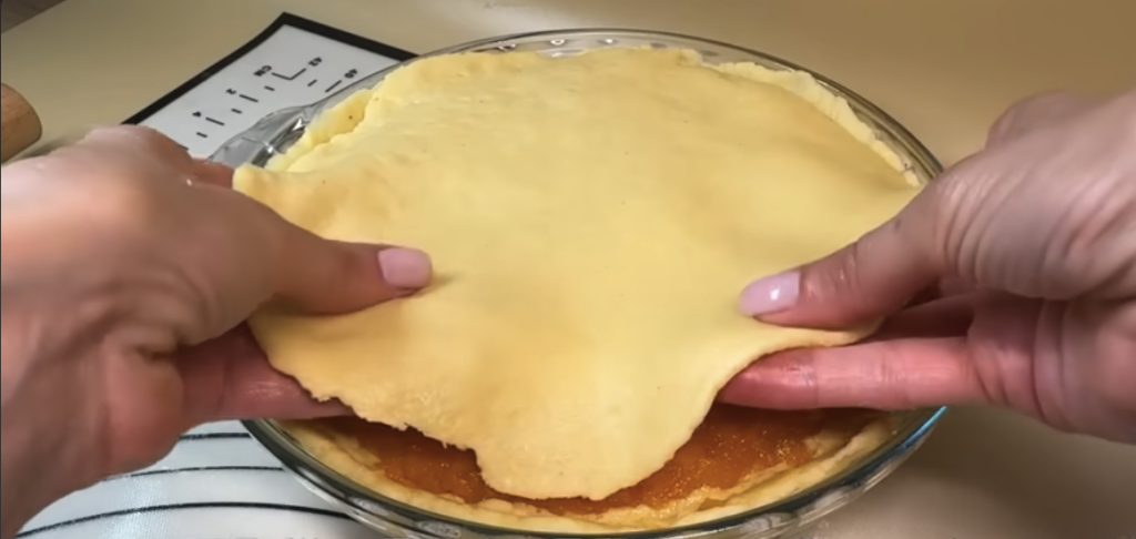Torta s kiselim vrhnjem, punjenjem marelice i oraha - recept korak po korak