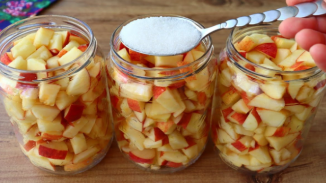 Apple kompot prema baki: Jednostavan način s limunom, klinčićima i mirisom cimeta Apple kompot prema baki: Jednostavan način s limunom, klinčićima i mirisom cimeta